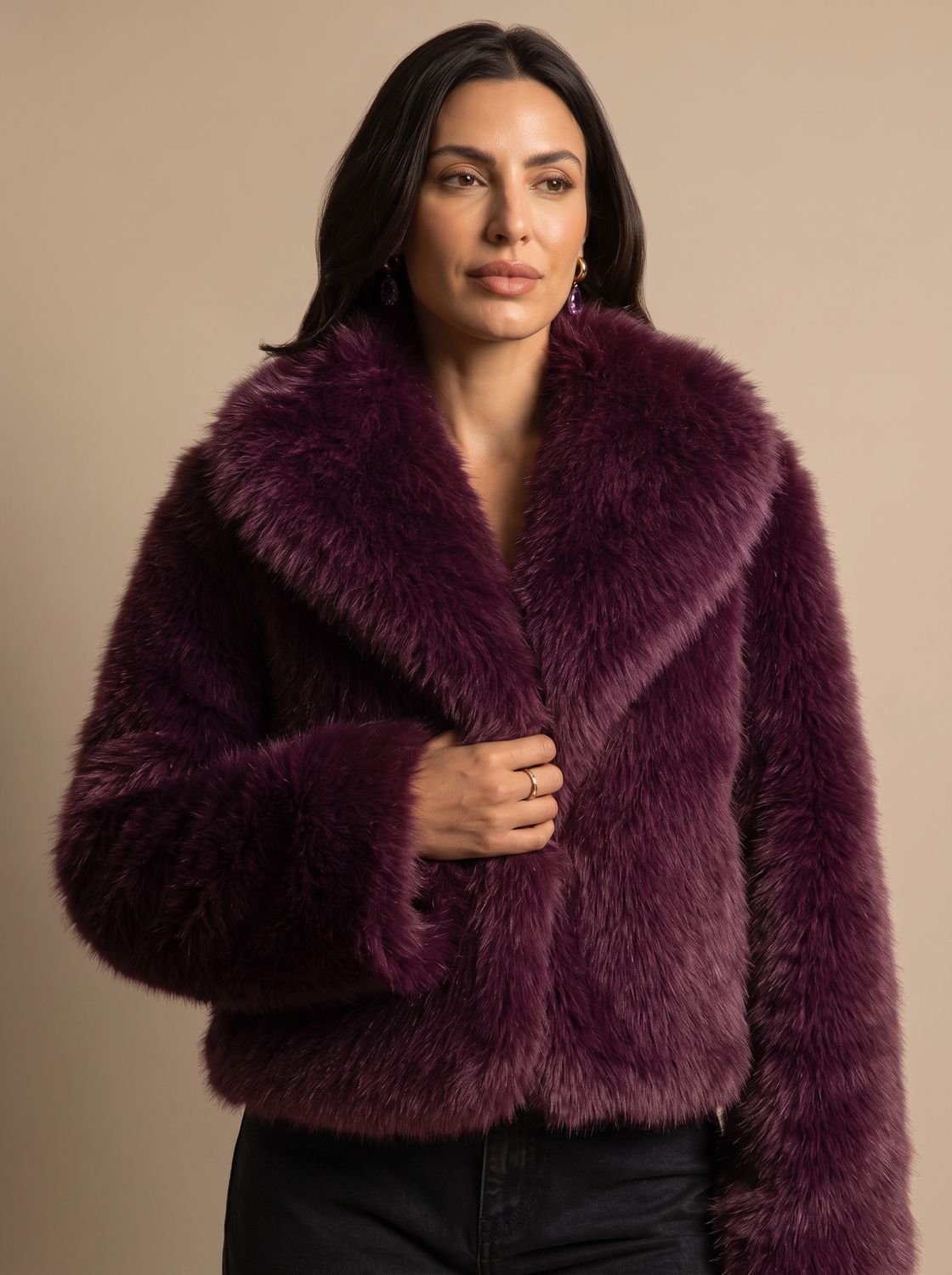 FAUXELLA jas gedragen over een jurk voor avondlook