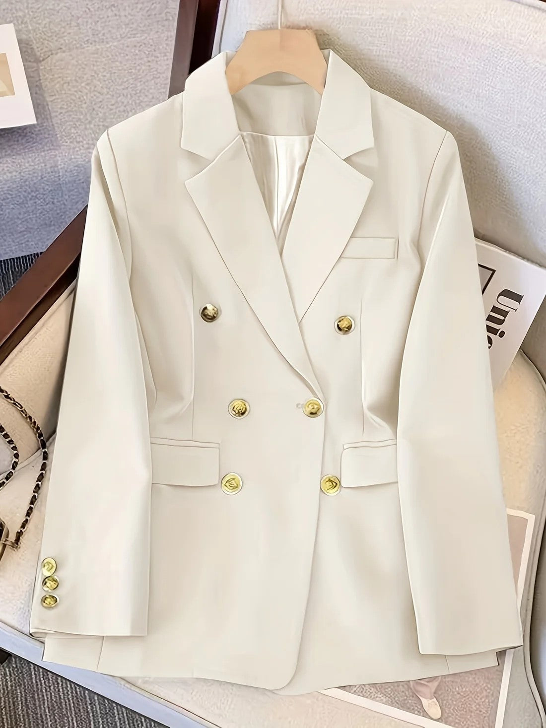 Lena | Lange Zwarte Dames Blazer Met Dubbele Rij Knopen Voor Winter 1