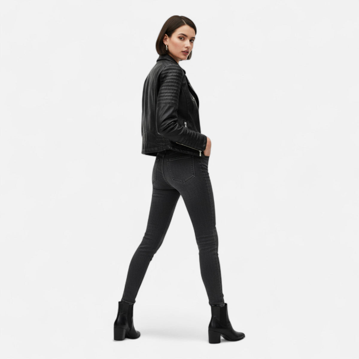 Sophie | Tijdloos Zwart Leren Damesjack met Bikerdesign 2