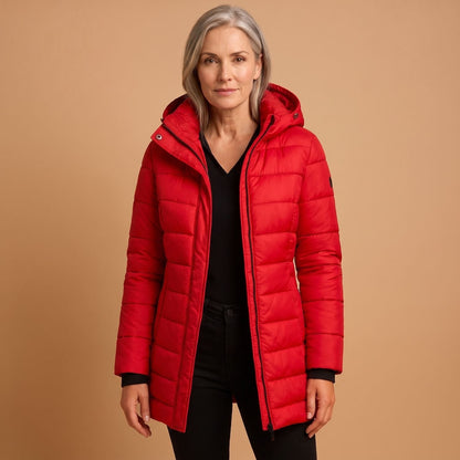 BRIVONA winterjas gedragen in alledaagse winterse outfit
