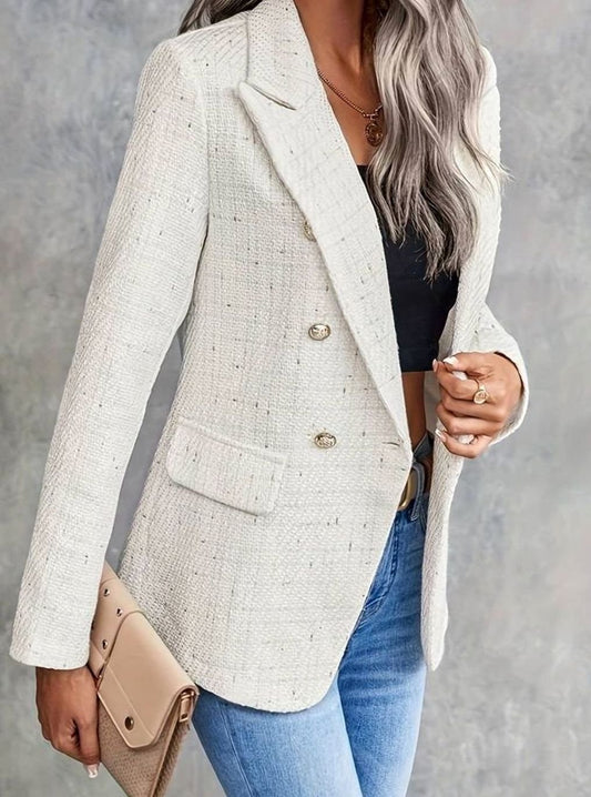 Vooraanzicht van beige tweed blazer met dubbele rij goudkleurige knopen