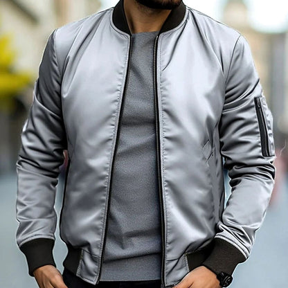 DORNEK bomberjack gecombineerd met jeans voor een casual look