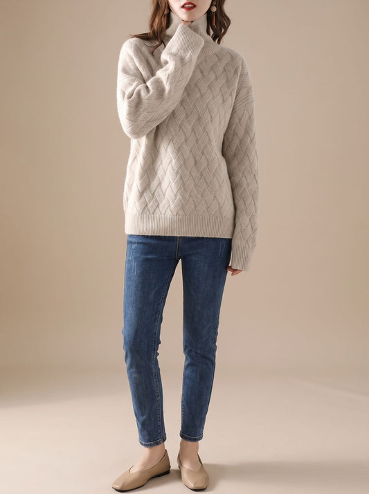 ELFRIEDE oversized damestrui met rolkraag en kabelpatroon in beige