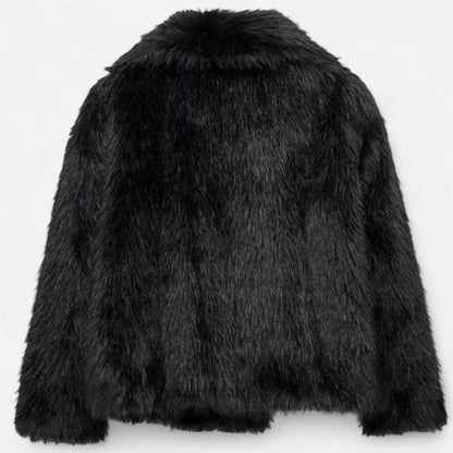 Close-up van de oversized kraag van de FARIELLE cropped jas