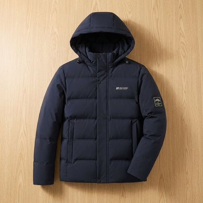 Achteraanzicht van de oversized winterjas met capuchon