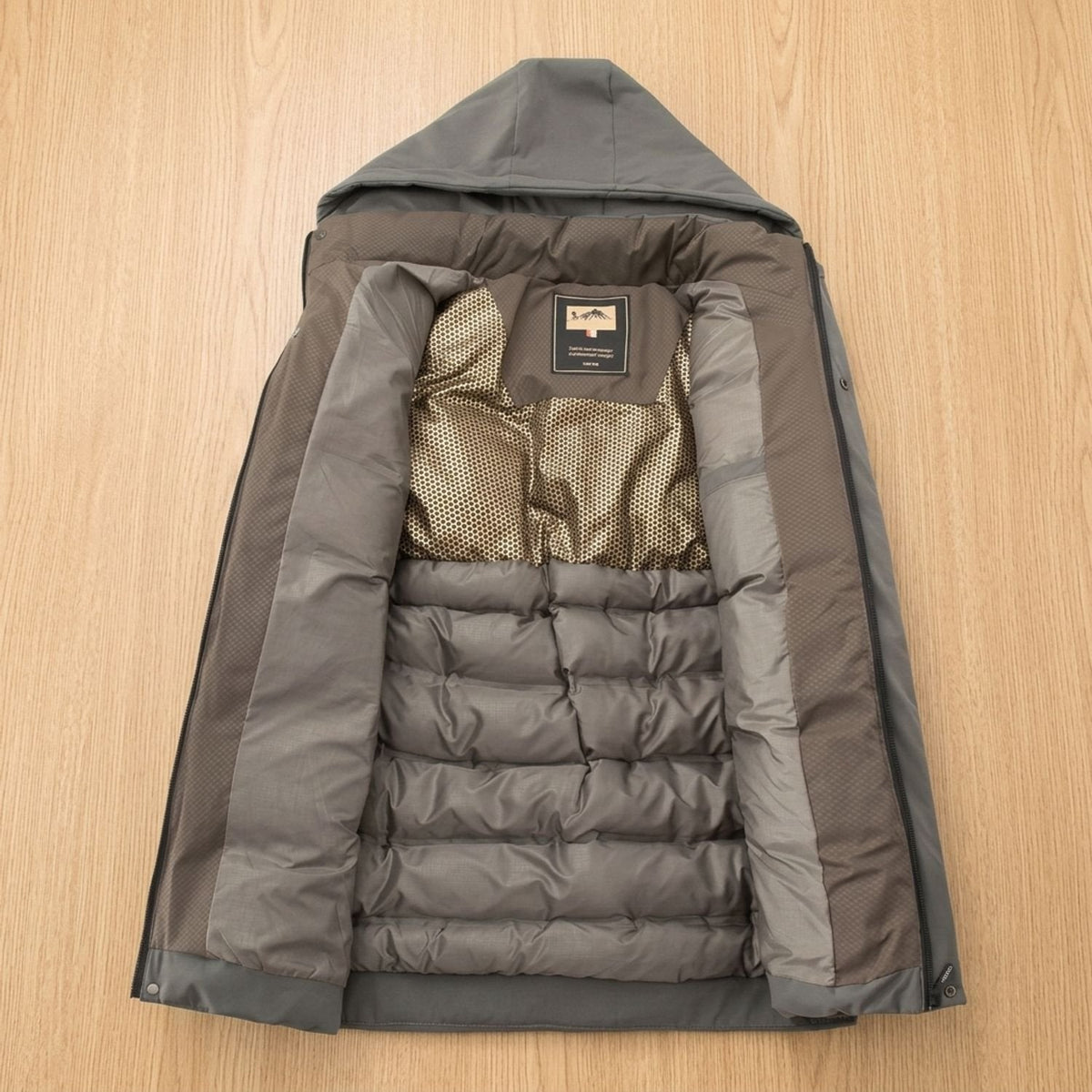 Winterjas met capuchon afgebeeld in volledige lengte