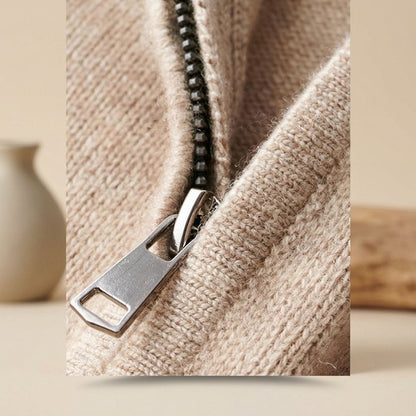 Close-up van de kwartrits en kraag van de heren pullover