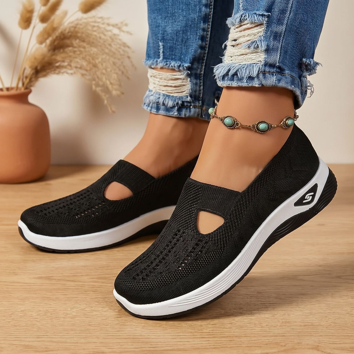 Bovenaanzicht van de flexibele pasvorm van de FREYA sneaker