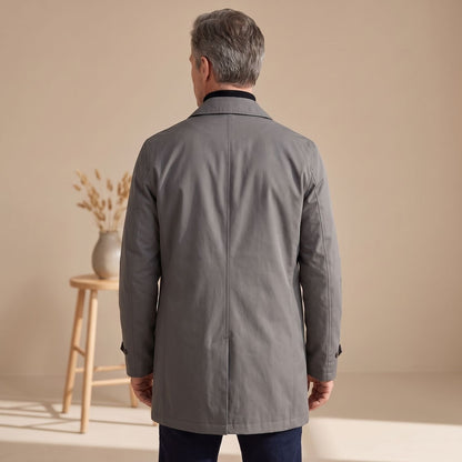 HARVEY trenchcoat gestyled over pak voor kantoorlook