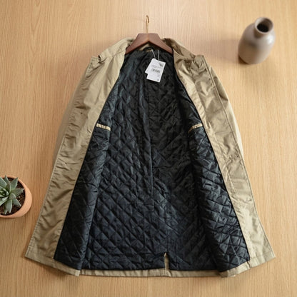 Volledige look met HARVEY trenchcoat voor stedelijke stijl