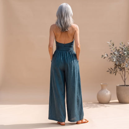 Vooraanzicht van elegante zomerjumpsuit met getailleerde ceintuur
