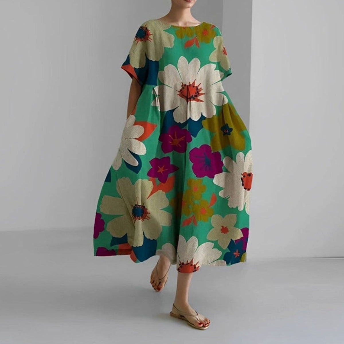 Close-up van zijzak in bloemenprint midi-jurk
