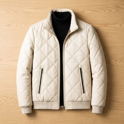Herenjas gecombineerd met jeans en sneakers