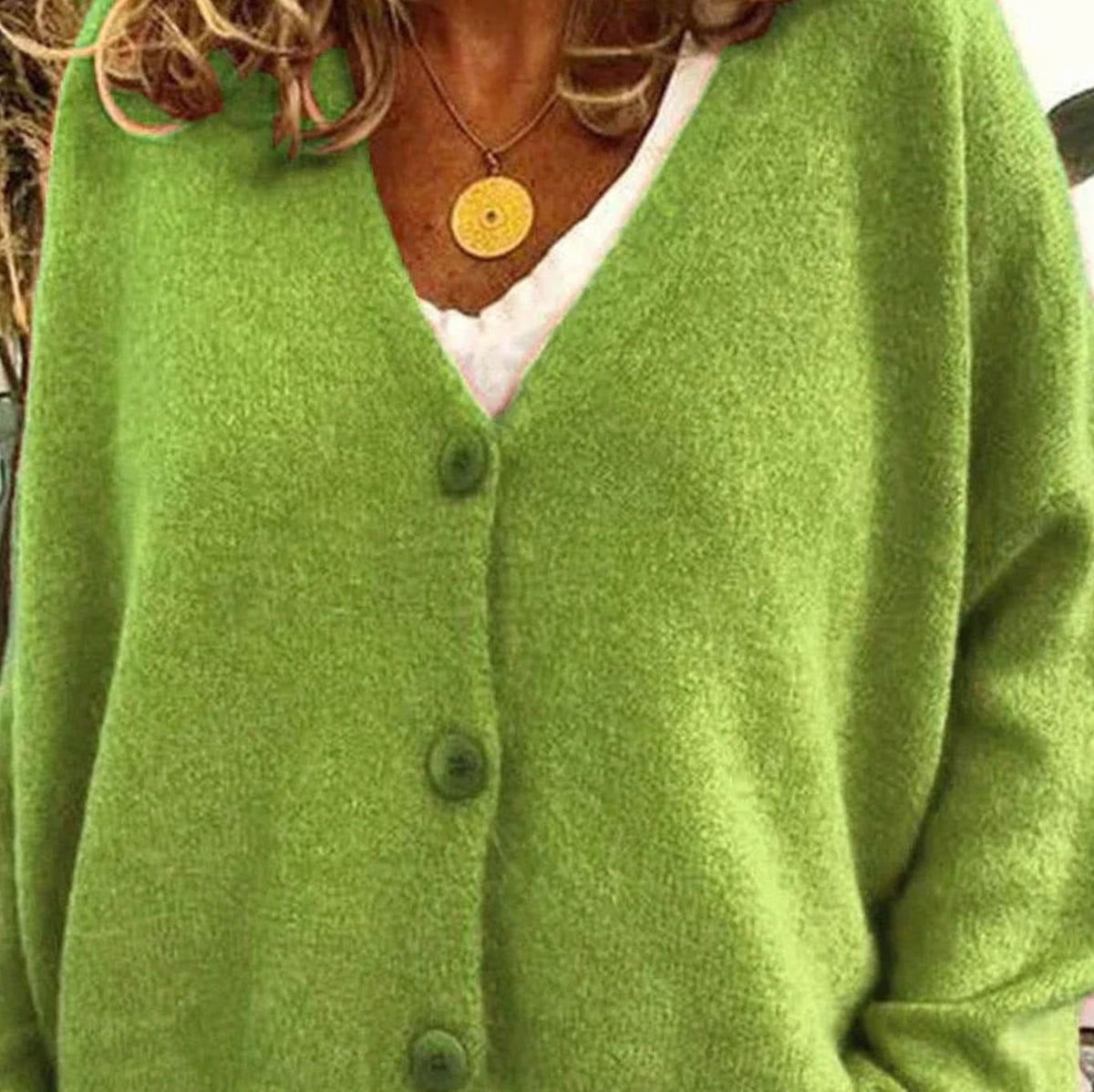 Vest gecombineerd met blouse voor kantooroutfit