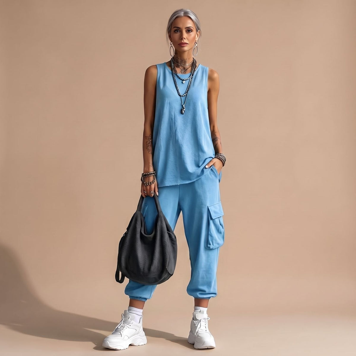 Dames outfit set gestyled met accessoires en sandalen