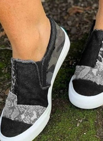 Close-up van de canvas bovenkant met dierenprint patchwork