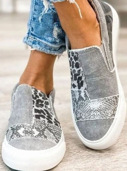 Elastische zijpanelen van de NALANI sneaker voor eenvoudig aantrekken