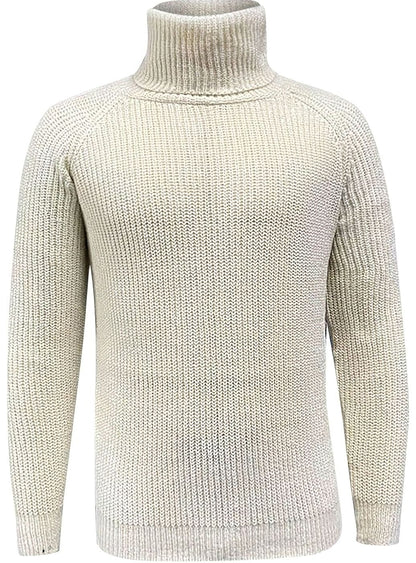 Detailfoto van de hoge kraag van de beige geribbelde heren pullover