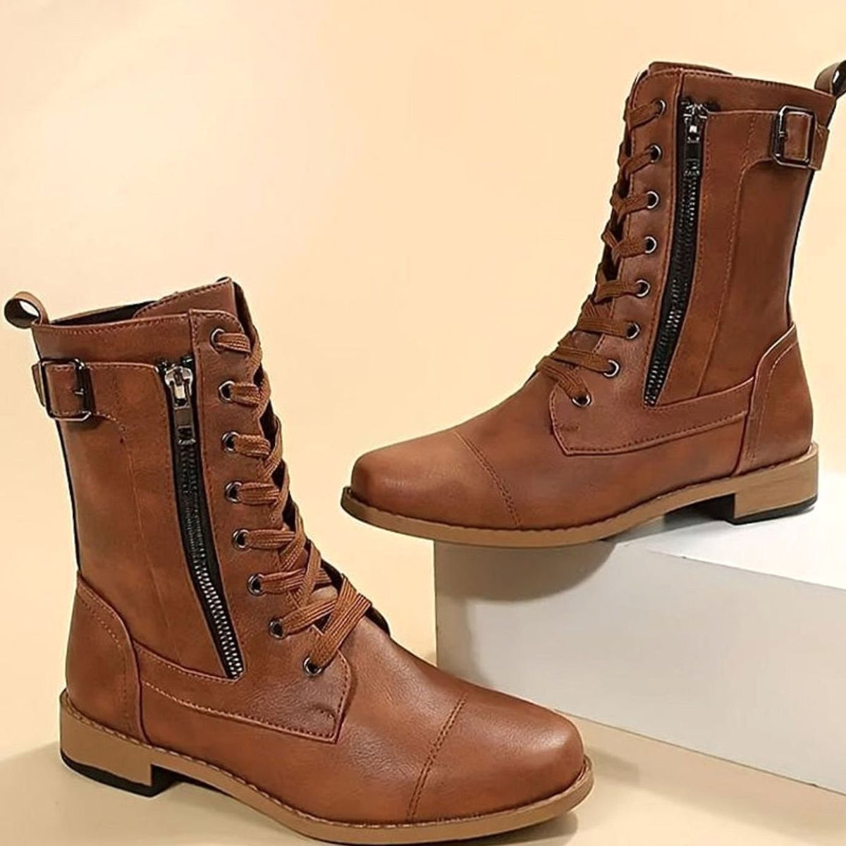 NOVA dames combat boots met veters en zijritssluiting in close-up