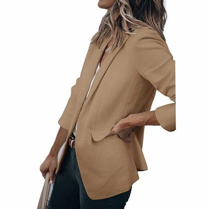 Blazer gefotografeerd op een hanger, volledige lengte