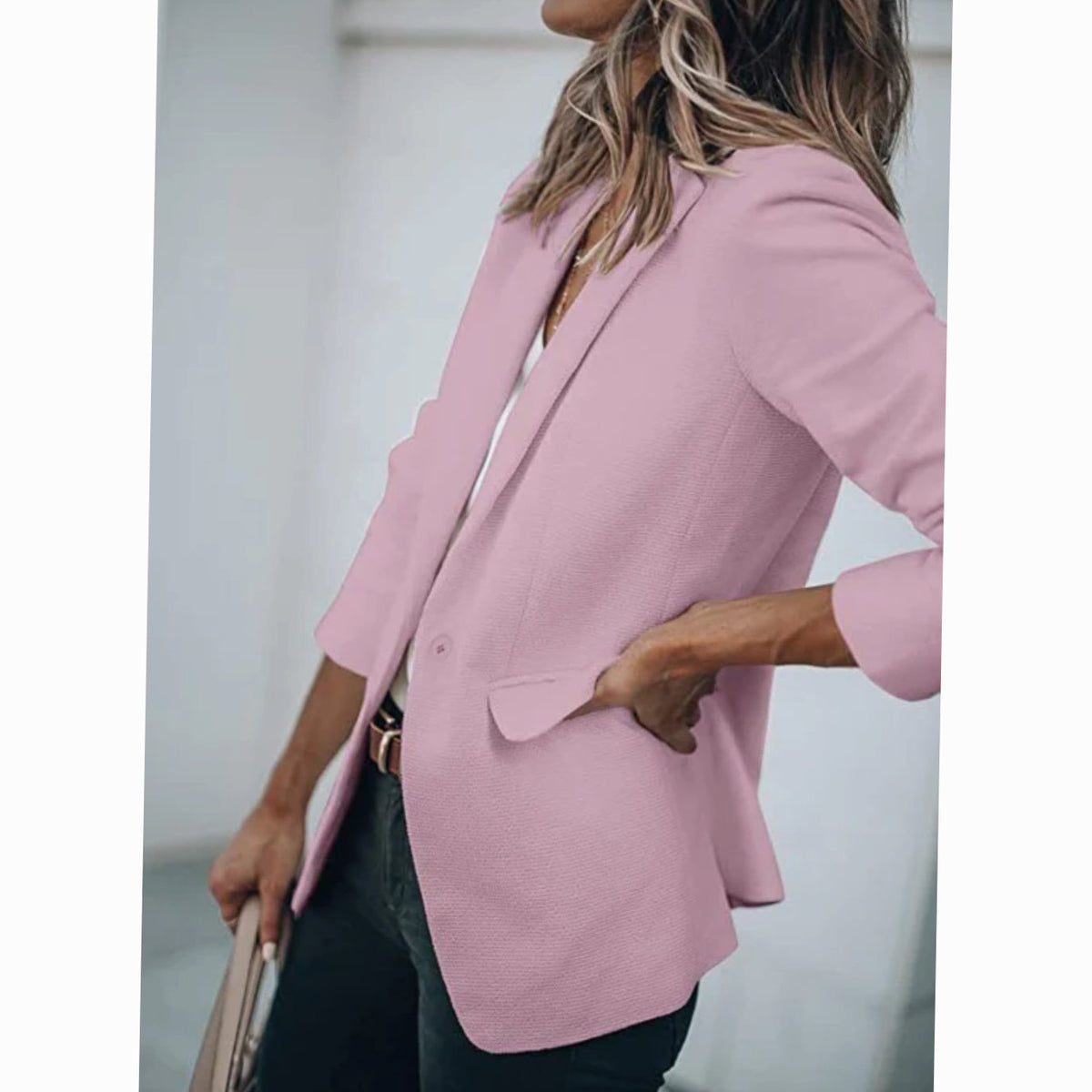 Dames blazer zonder sluiting, gedragen over een top
