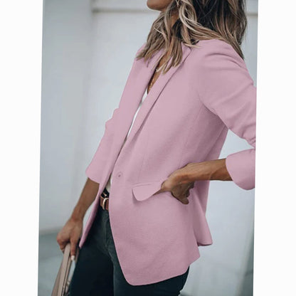 Dames blazer zonder sluiting, gedragen over een top