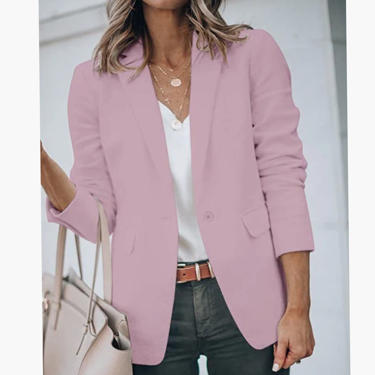 Close-up van de mouw en stof van de NOVELLE blazer