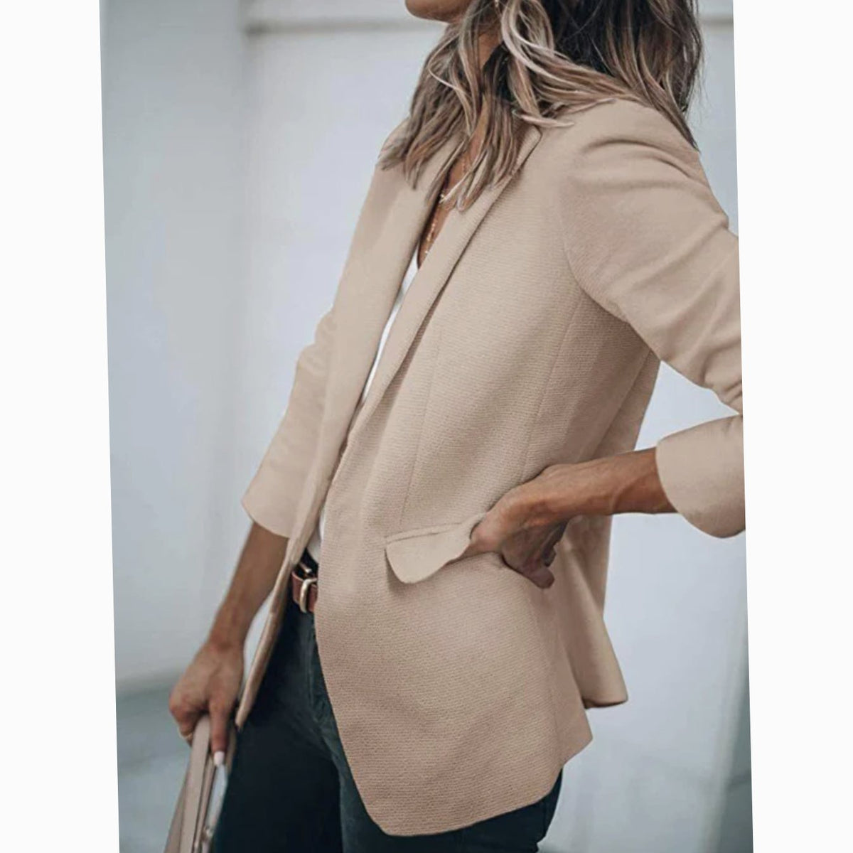 Casual outfit met NOVELLE blazer over jeans en t-shirt