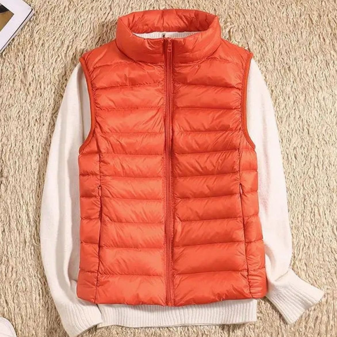 QUENNA bodywarmer gecombineerd met een coltrui voor een casual look