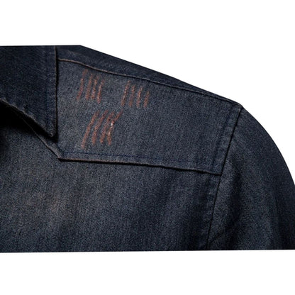 Denim overhemd gecombineerd met een spijkerbroek voor casual look