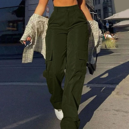 Grijze wide-leg cargo broek gecombineerd met crop top