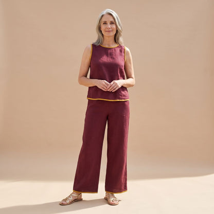 Mouwloze top in linnenlook gedragen met bijpassende wijde broek