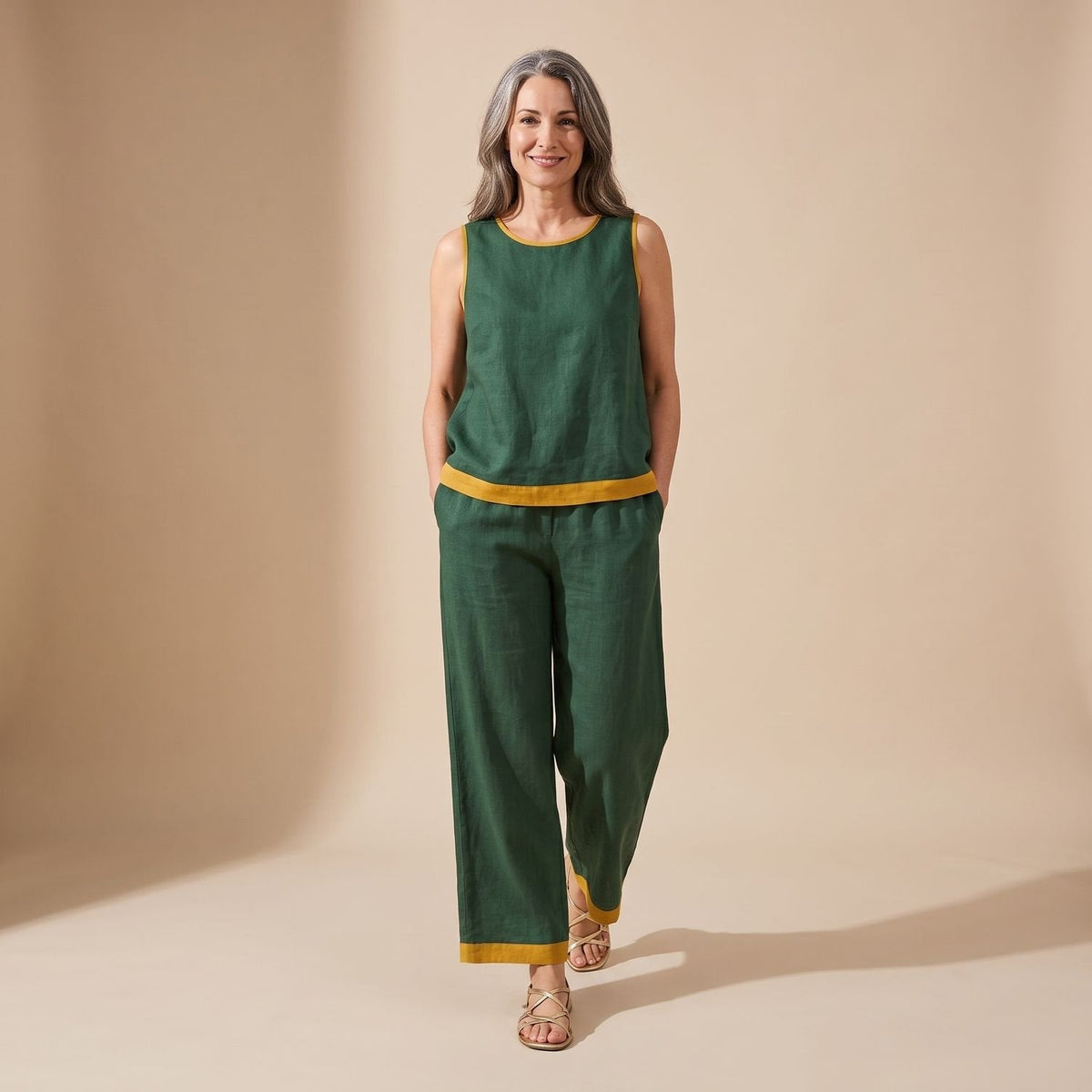 Vooraanzicht van de SERELLE set in een casual outfit