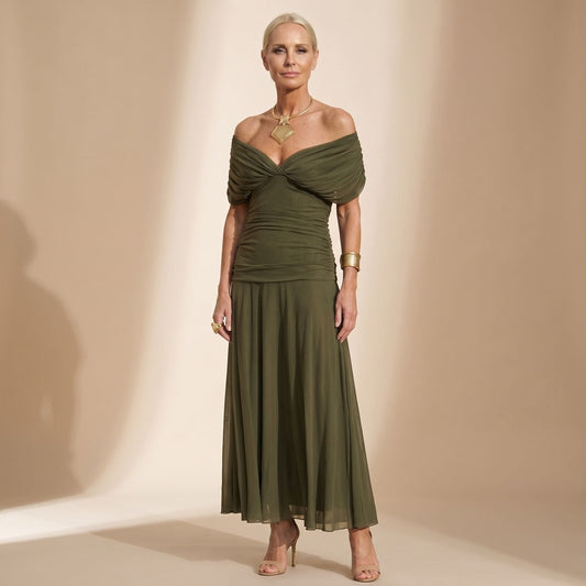 Olijfgroene off-shoulder midi-jurk met chiffon rok en geplooide taille