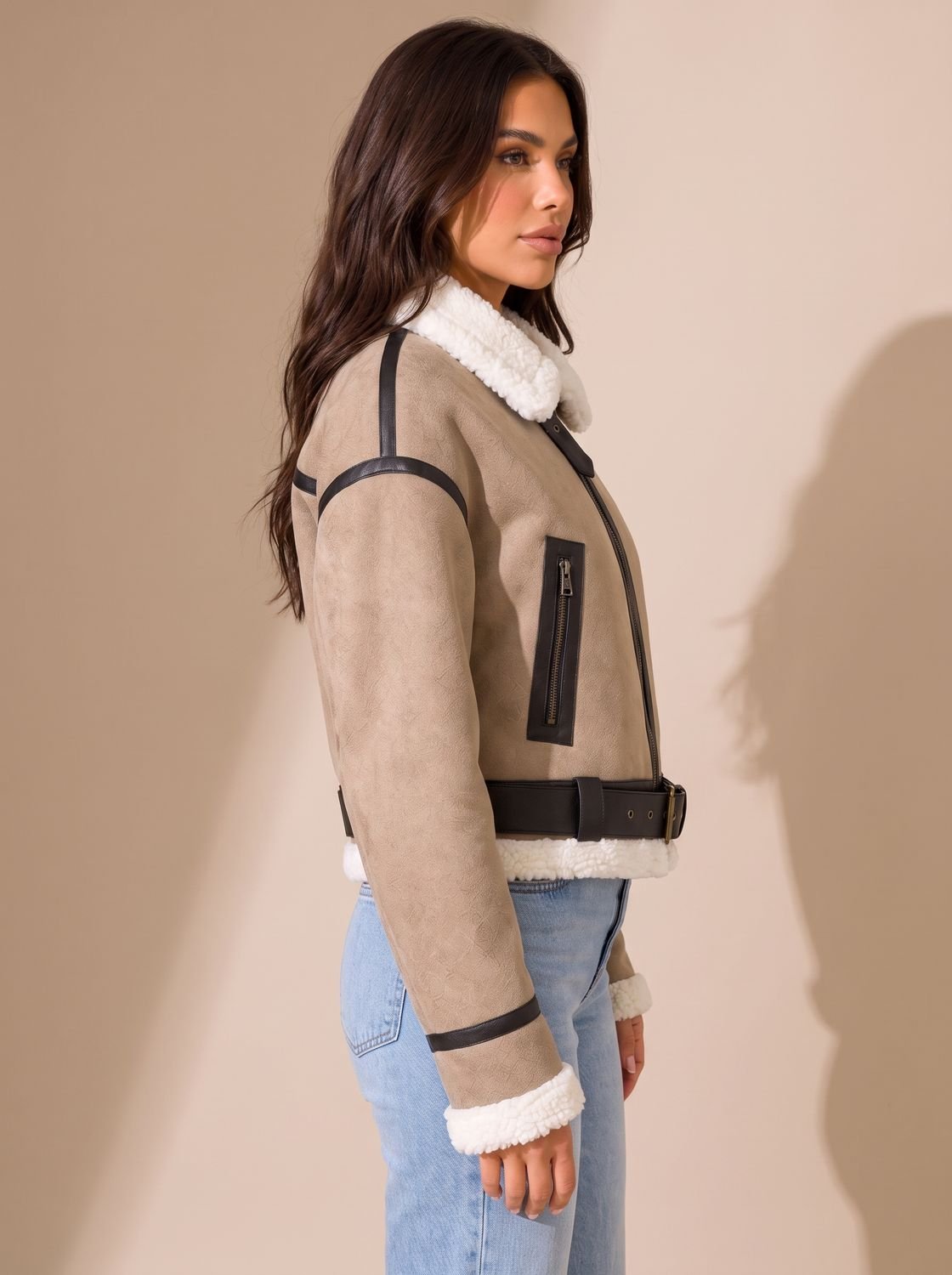 VENTO teddyjack gecombineerd met jeans voor casual herfstlook