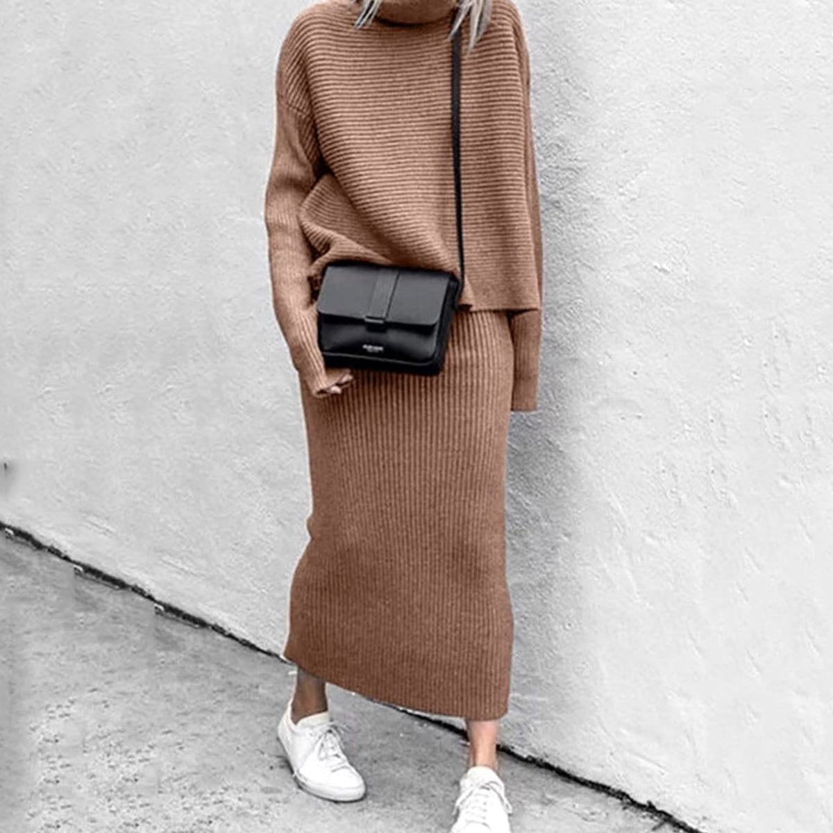 Oversized coltrui van de WINTELLE set gecombineerd met midirok