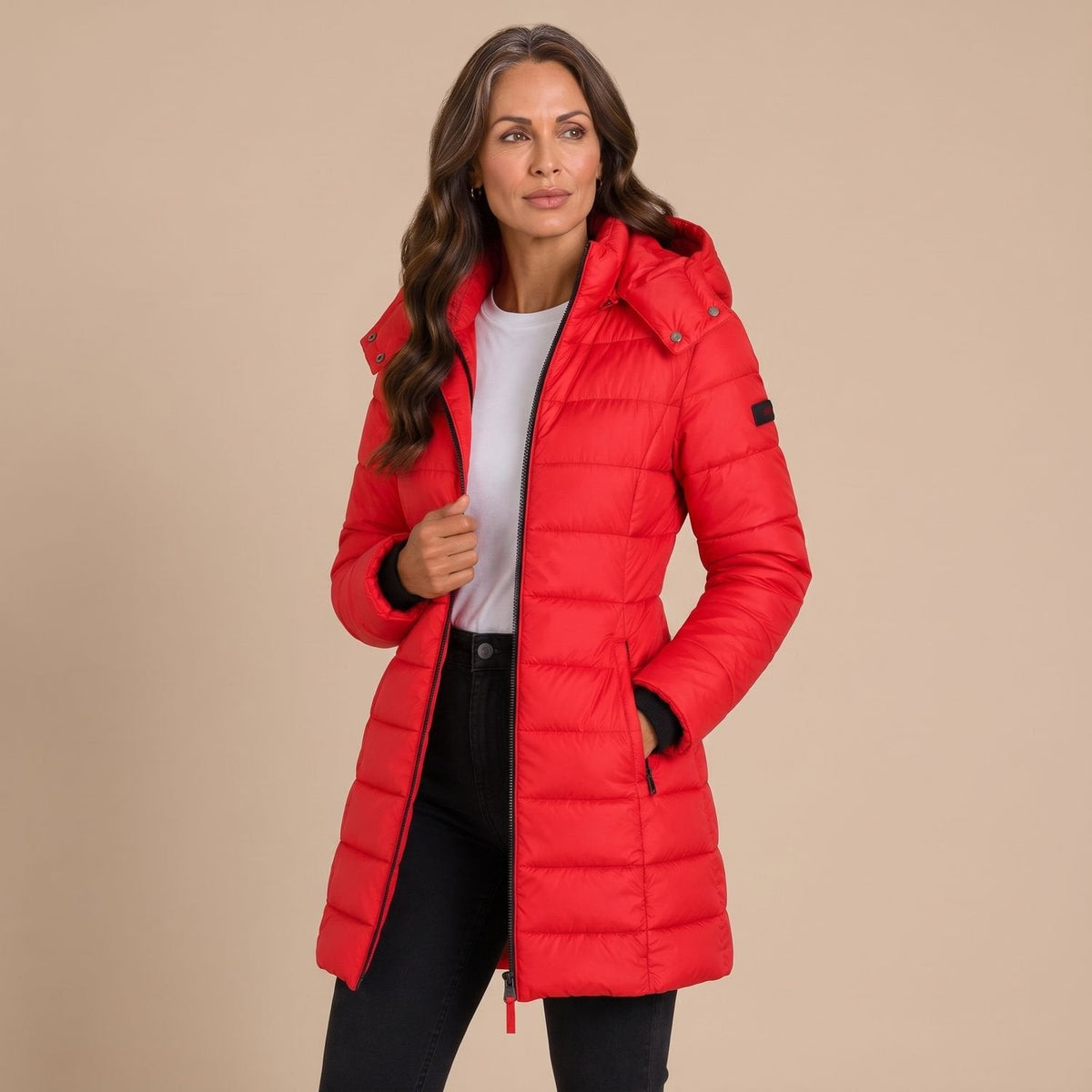 WOLFINE winterjas gecombineerd met jeans en sneakers