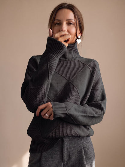 Avondlook met coltrui, midirok en hakken