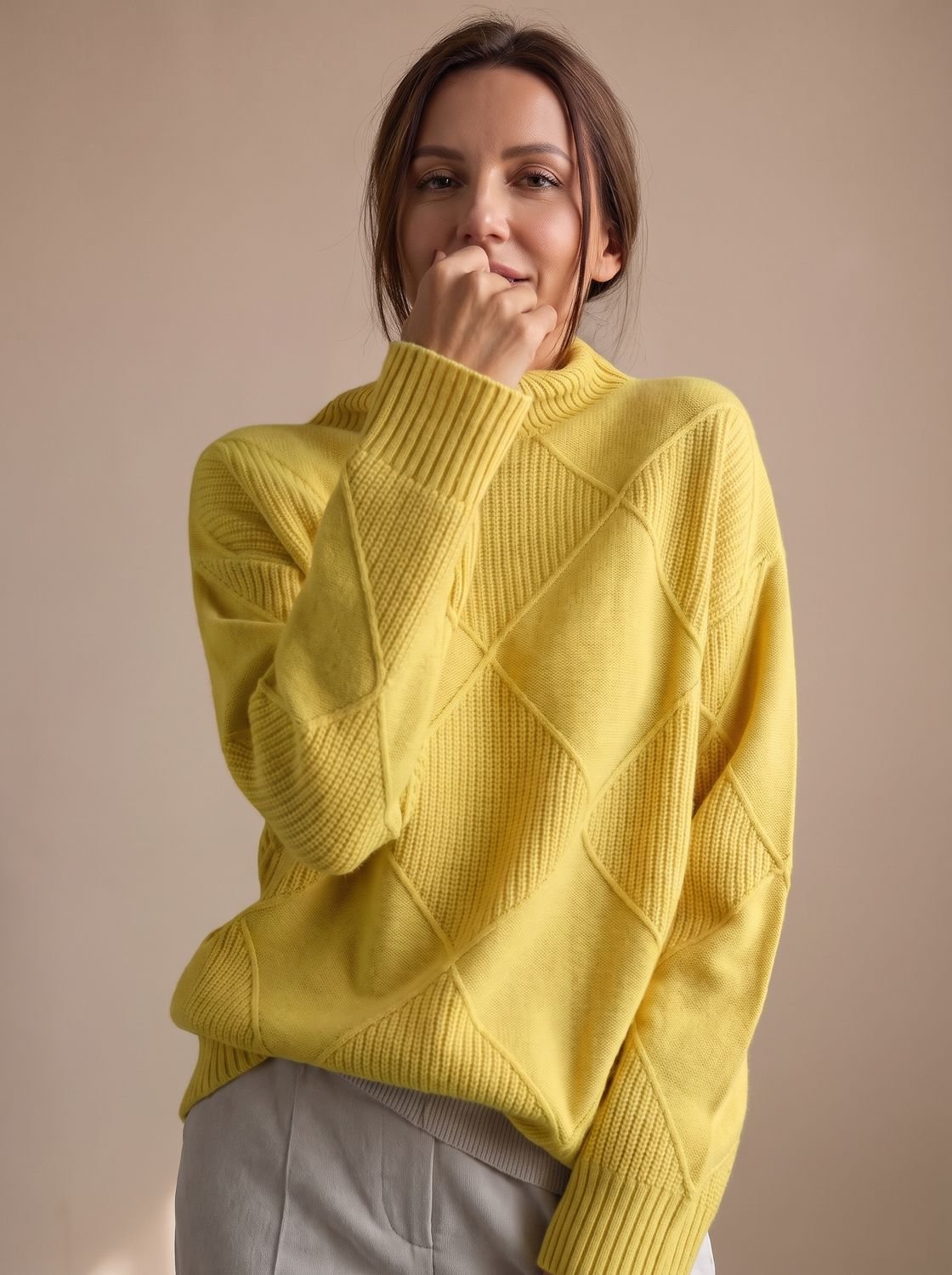 Volledige productfoto van de ZEPHIRA coltrui op witte achtergrond