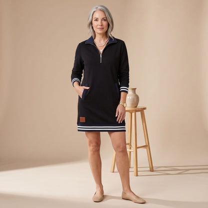 ZINORA jurk gecombineerd met sneakers voor een casual look