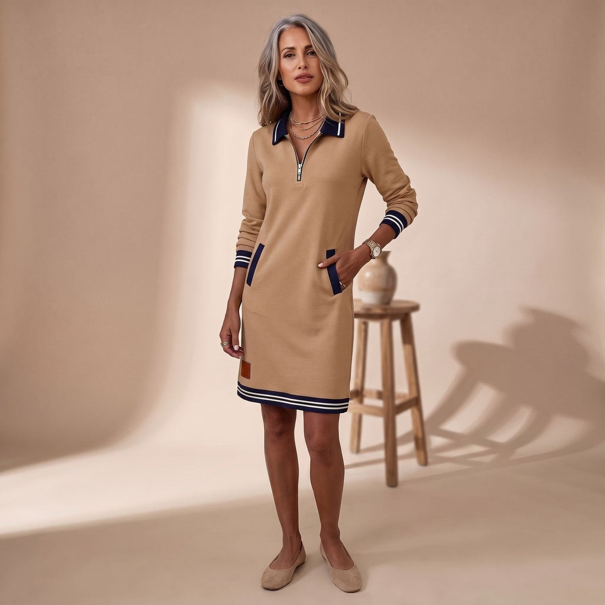 ZINORA jurk gecombineerd met enkellaarsjes voor een elegante look